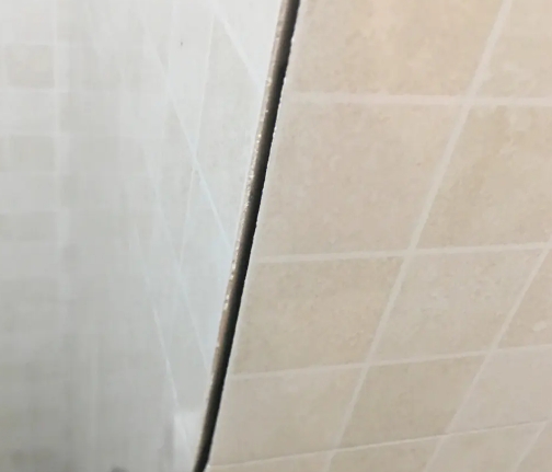 三水瓷砖空鼓维修公司分享阳台瓷砖脱落的修复过程可以分为以下几个步骤